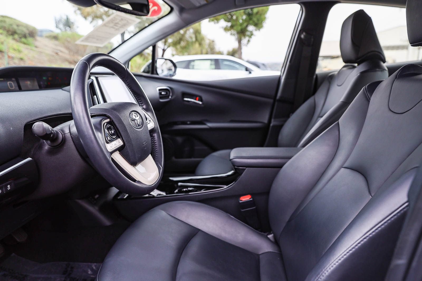 Used 2017 Toyota Prius Prime Advanced w/ Preferred Accessory Package FWD image 18