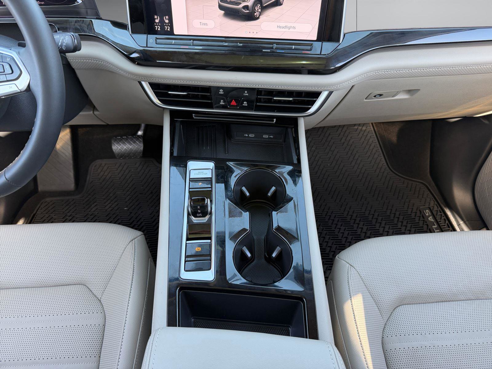 Used 2025 Volkswagen Atlas SEL AWD/4WD image 11