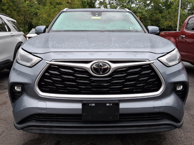 Used 2021 Toyota Highlander XLE AWD/4WD image 2