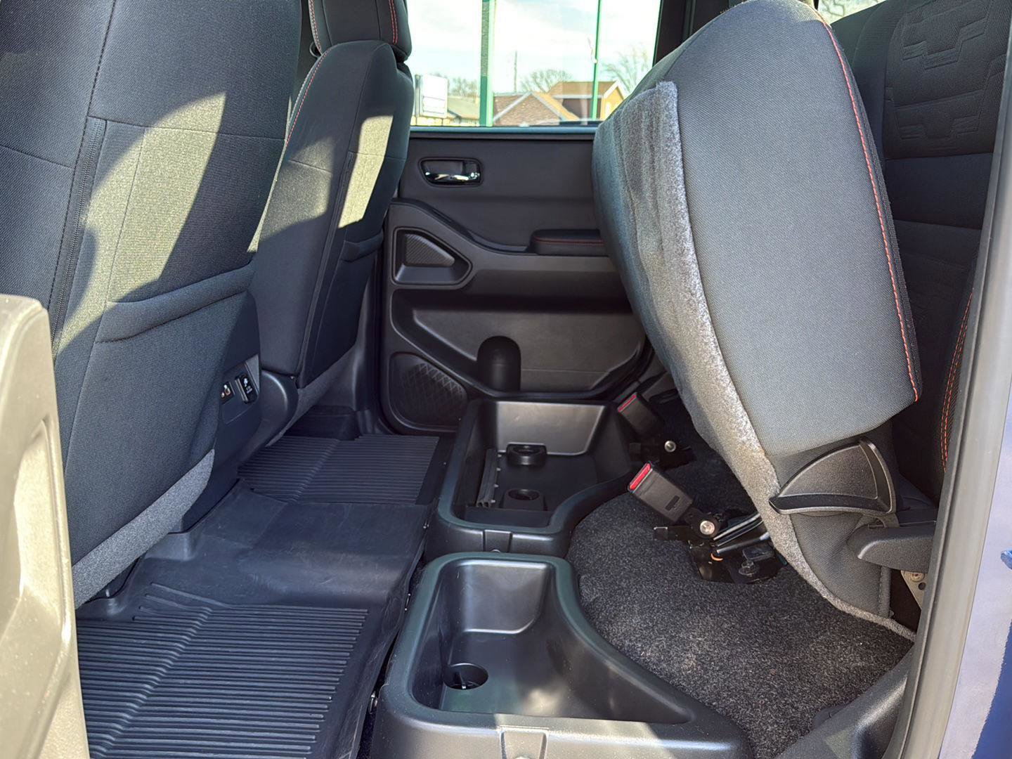 Used 2022 Nissan Frontier PRO-4X image 34