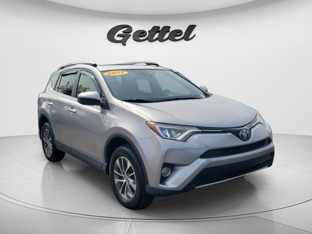 Used 2017 Toyota RAV4 XLE w/ Convenience Package AWD/4WD image 3