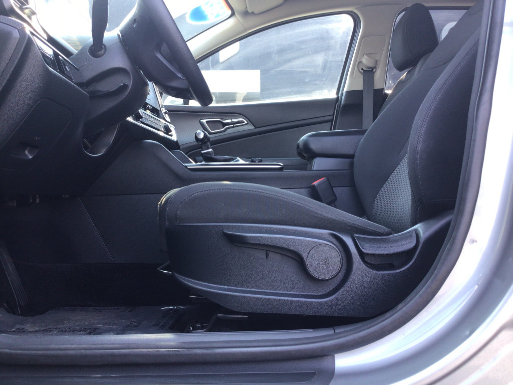 Used 2023 Kia Sportage LX AWD/4WD image 7