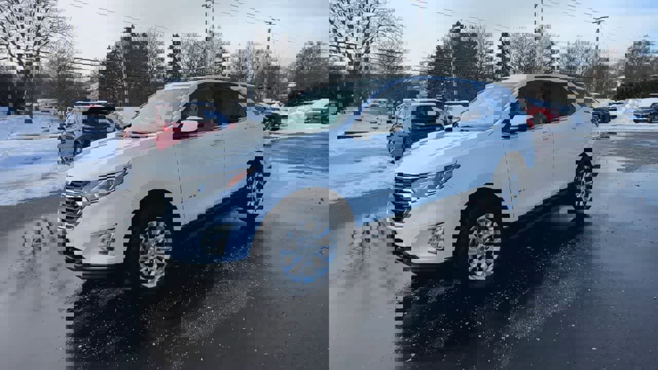 Used 2020 Chevrolet Equinox LT w/ Driver Convenience Package image 4