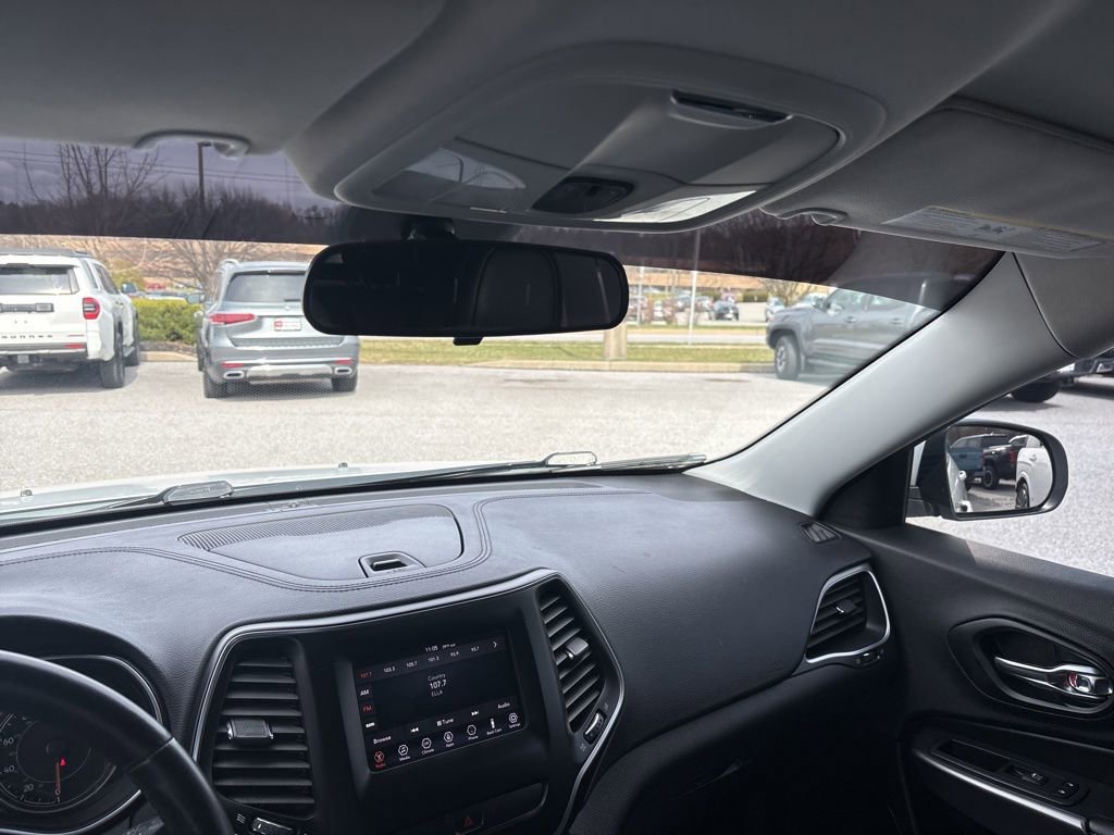 Used 2019 Jeep Cherokee Latitude Plus image 23