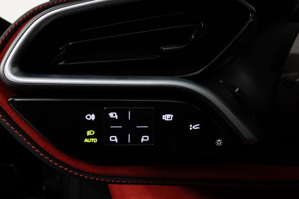 Used 2025 Ferrari 296 GTS image 32