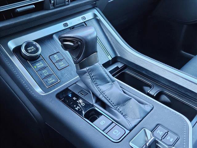 Used 2025 Lexus GX 550 w/ Accessory Package (CT) image 12