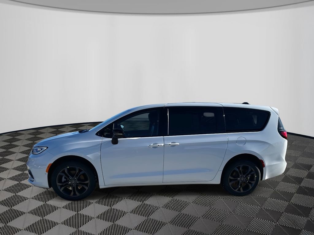New 2026 Chrysler Pacifica Select image 2