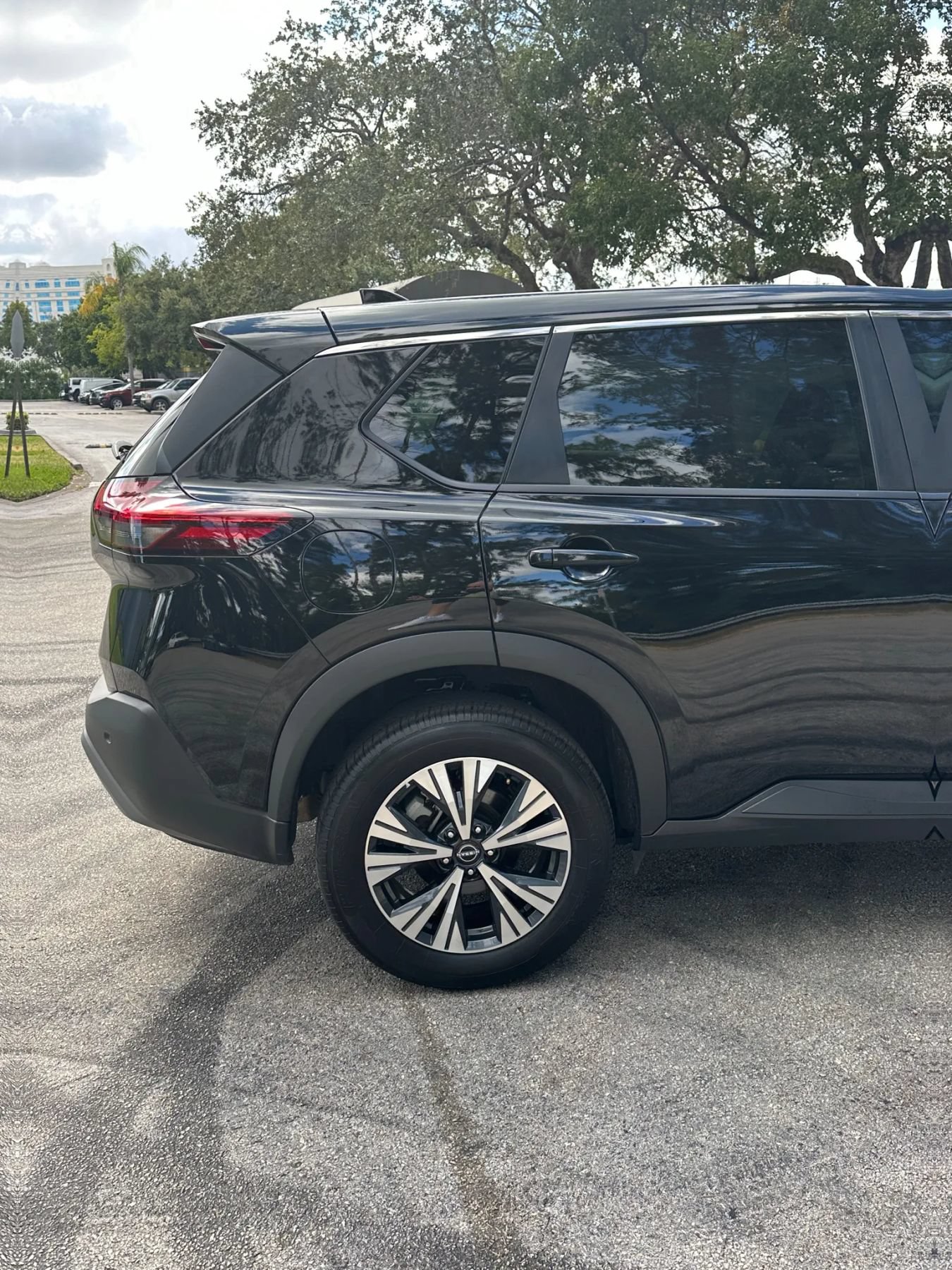 Used 2023 Nissan Rogue SV AWD/4WD image 23
