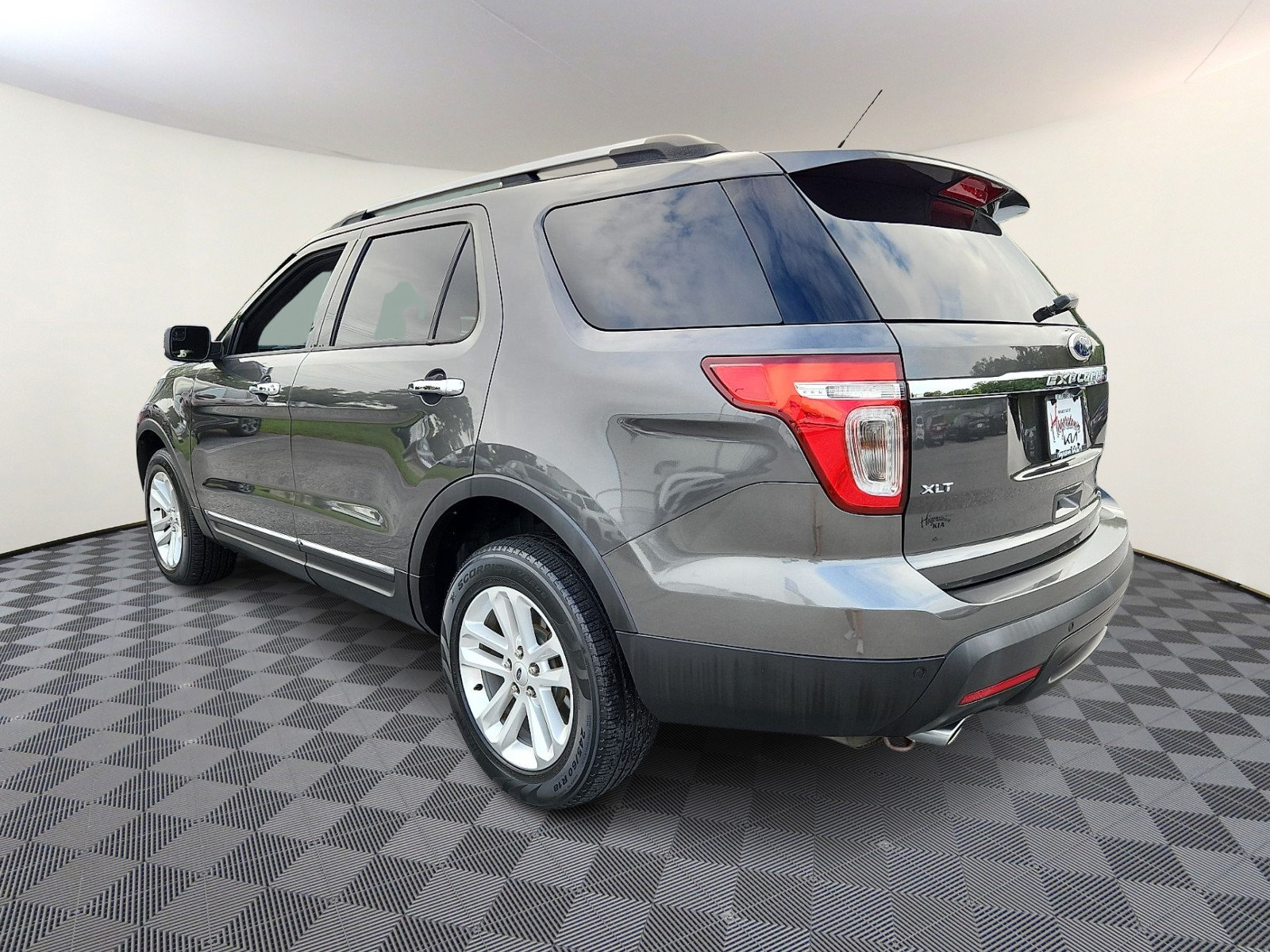 Used 2015 Ford Explorer XLT w/ Equipment Group 202B AWD/4WD image 4