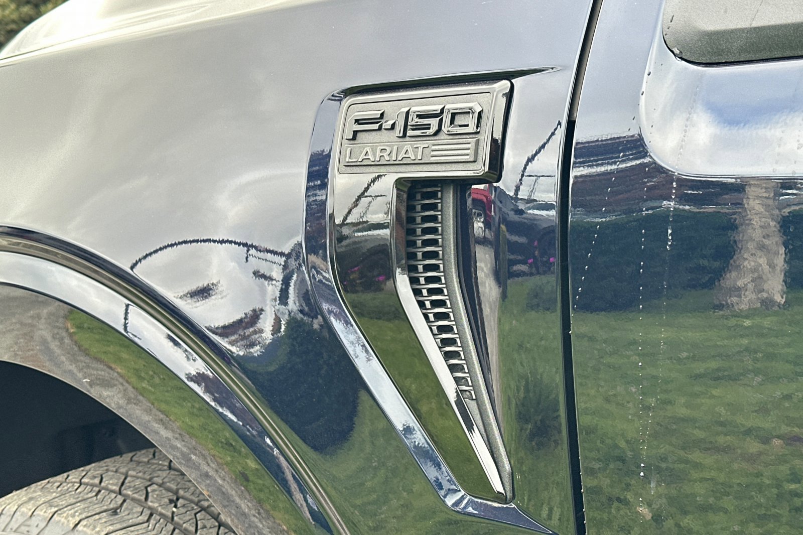 Used 2025 Ford F150 Lariat w/ Equipment Group 501A Mid image 23