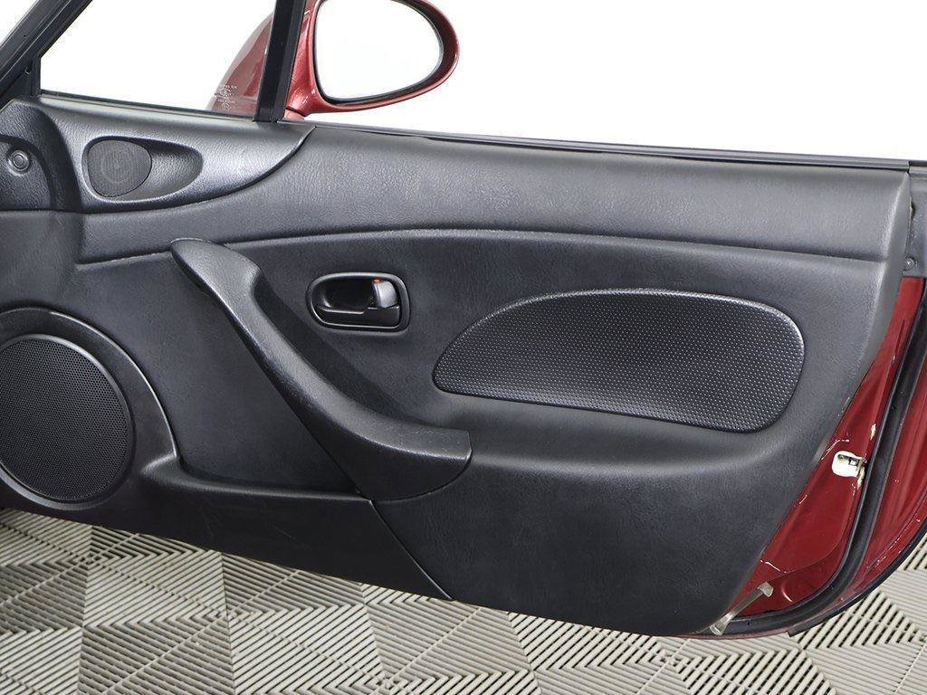 Used 2003 MAZDA MX-5 Miata image 17