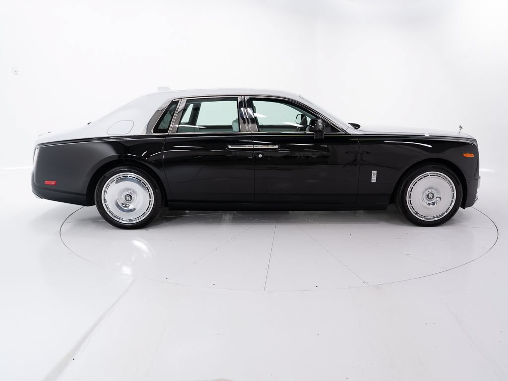 Certified 2026 Rolls-Royce Phantom Sedan w/ Leather Finishing Pack RWD image 6