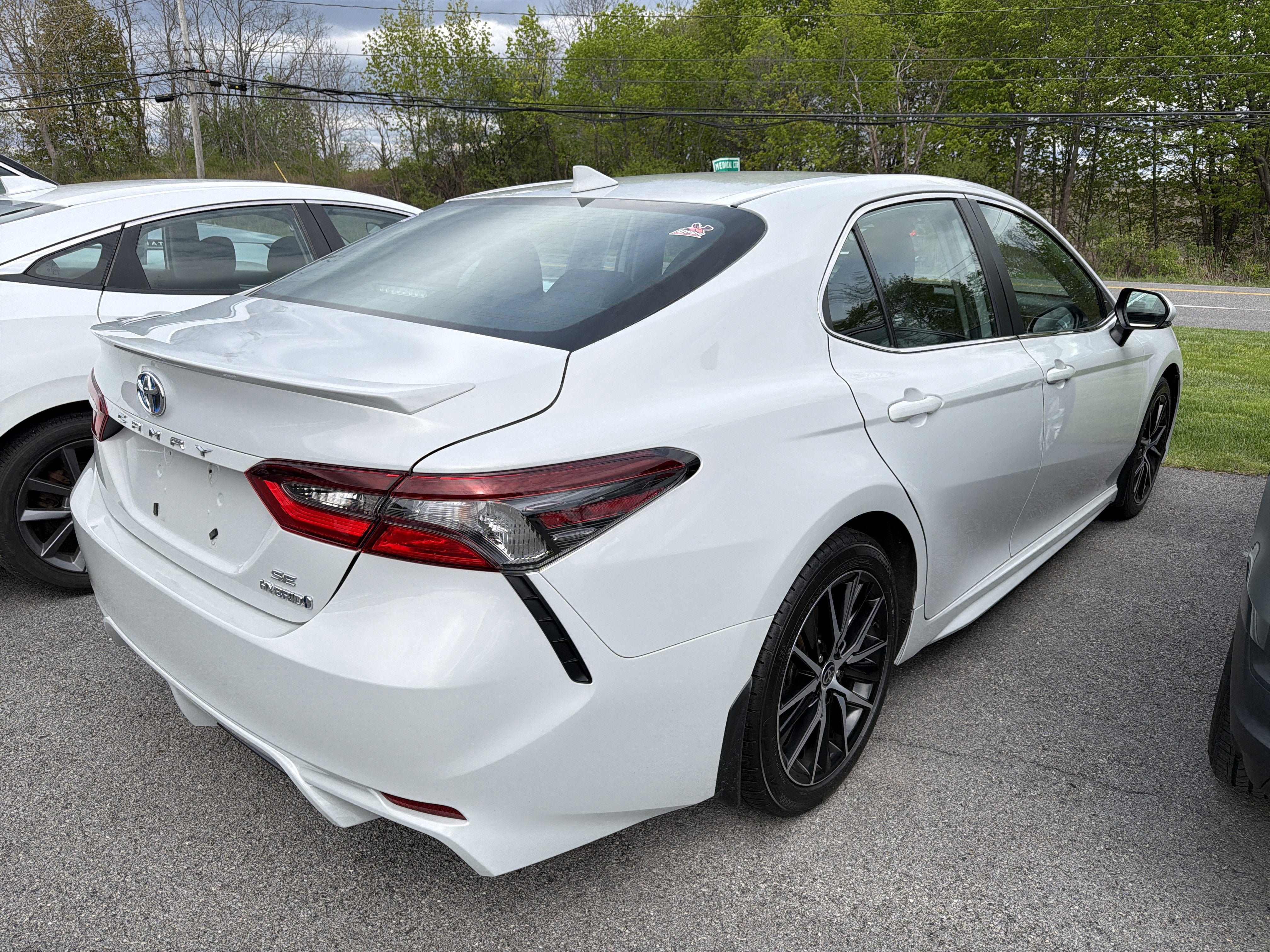 Used 2023 Toyota Camry SE w/ Cold Weather Package FWD image 7