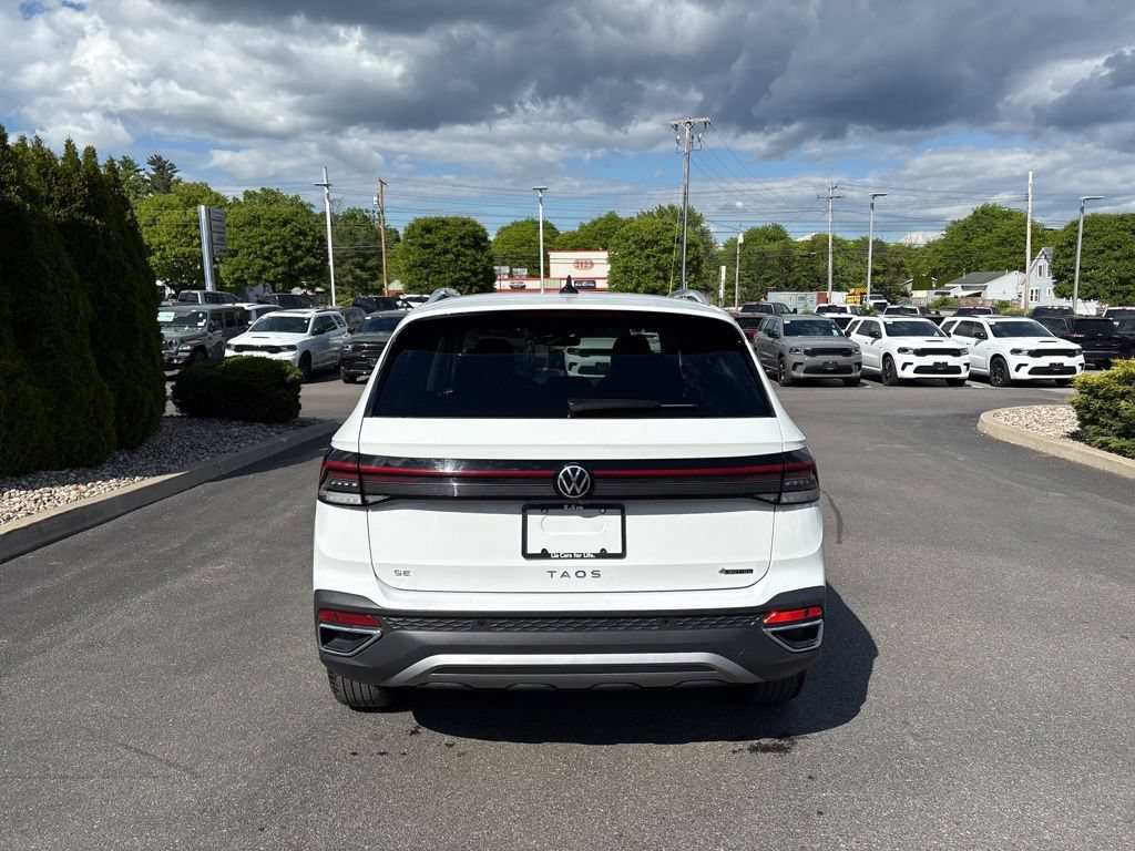 Used 2025 Volkswagen Taos SE AWD/4WD image 4