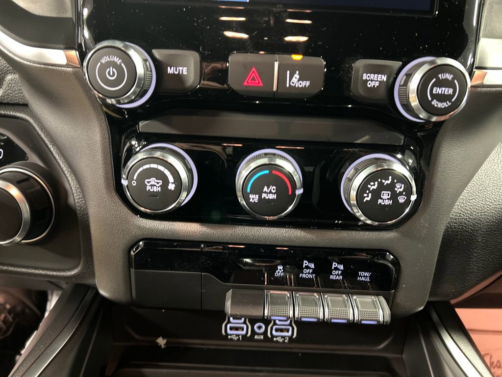 New 2026 RAM 1500 4x4 Crew Cab image 17