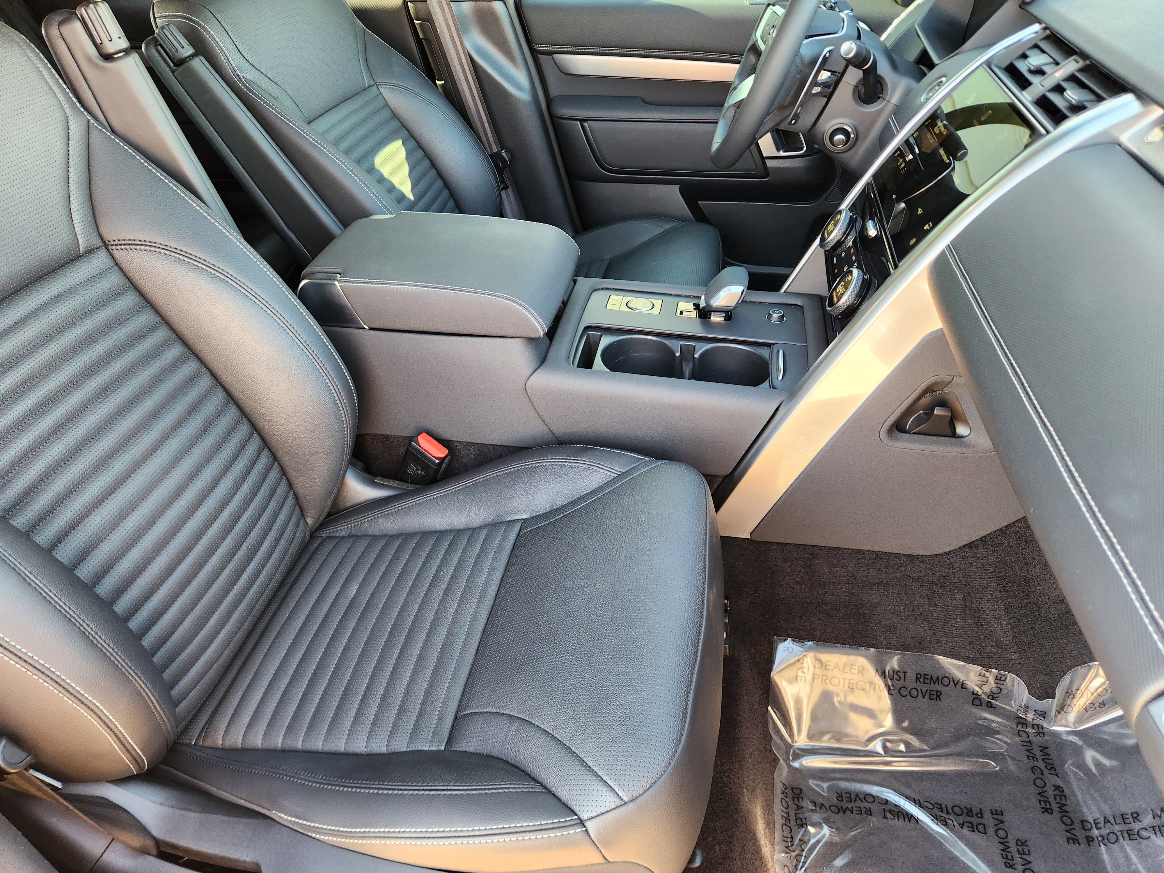 Certified 2024 Land Rover Discovery Dynamic SE image 15