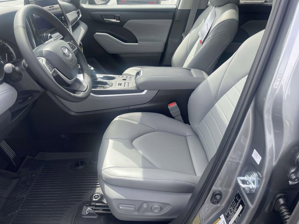 New 2026 Toyota Highlander XLE AWD/4WD image 12