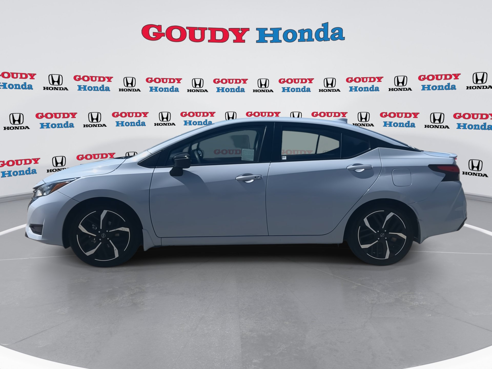 Used 2024 Nissan Versa SR w/ Trunk Package FWD image 5