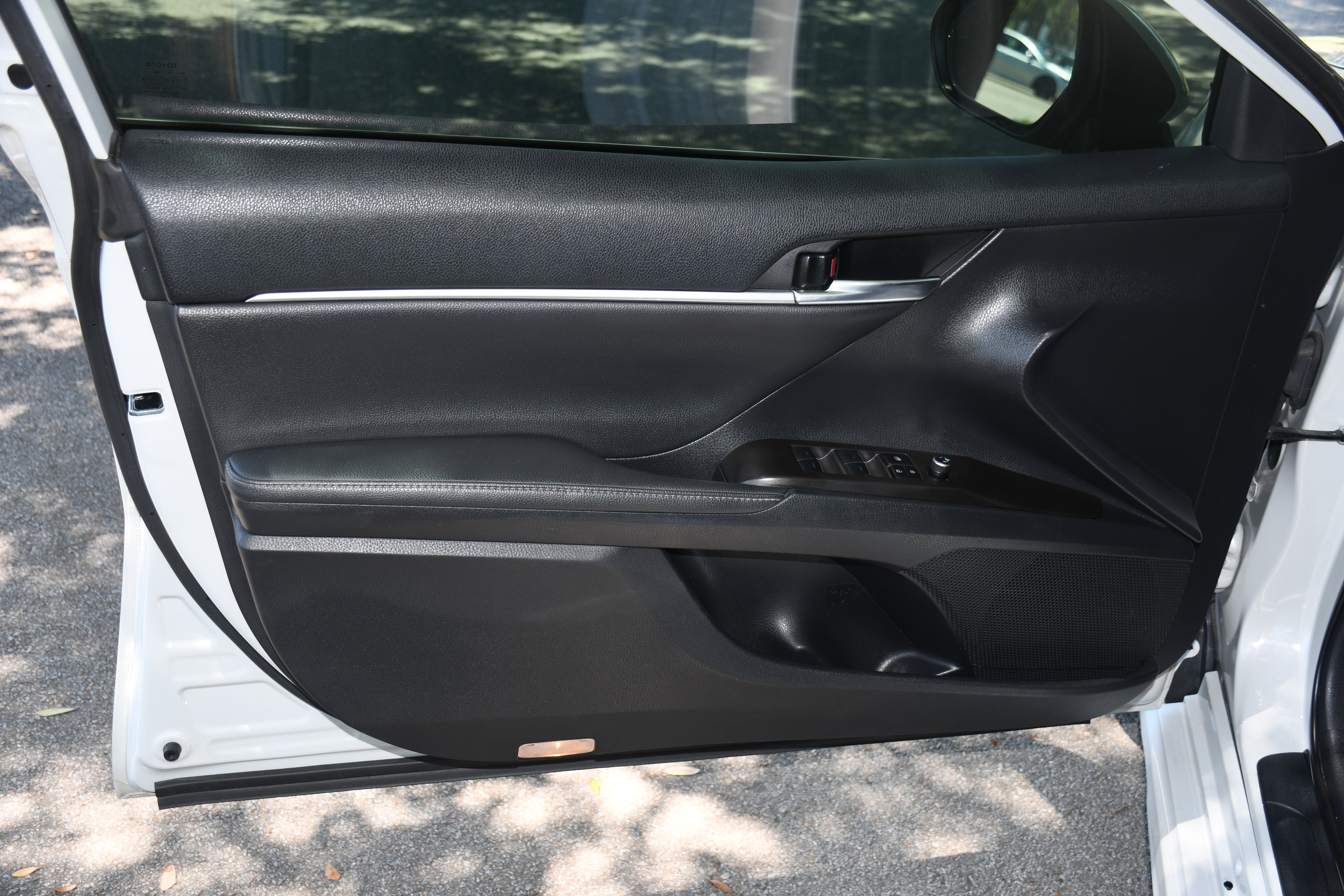 Used 2023 Toyota Camry XSE FWD image 9