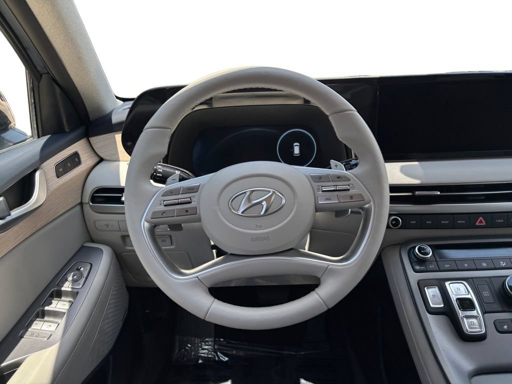 Used 2024 Hyundai Palisade Limited FWD image 13