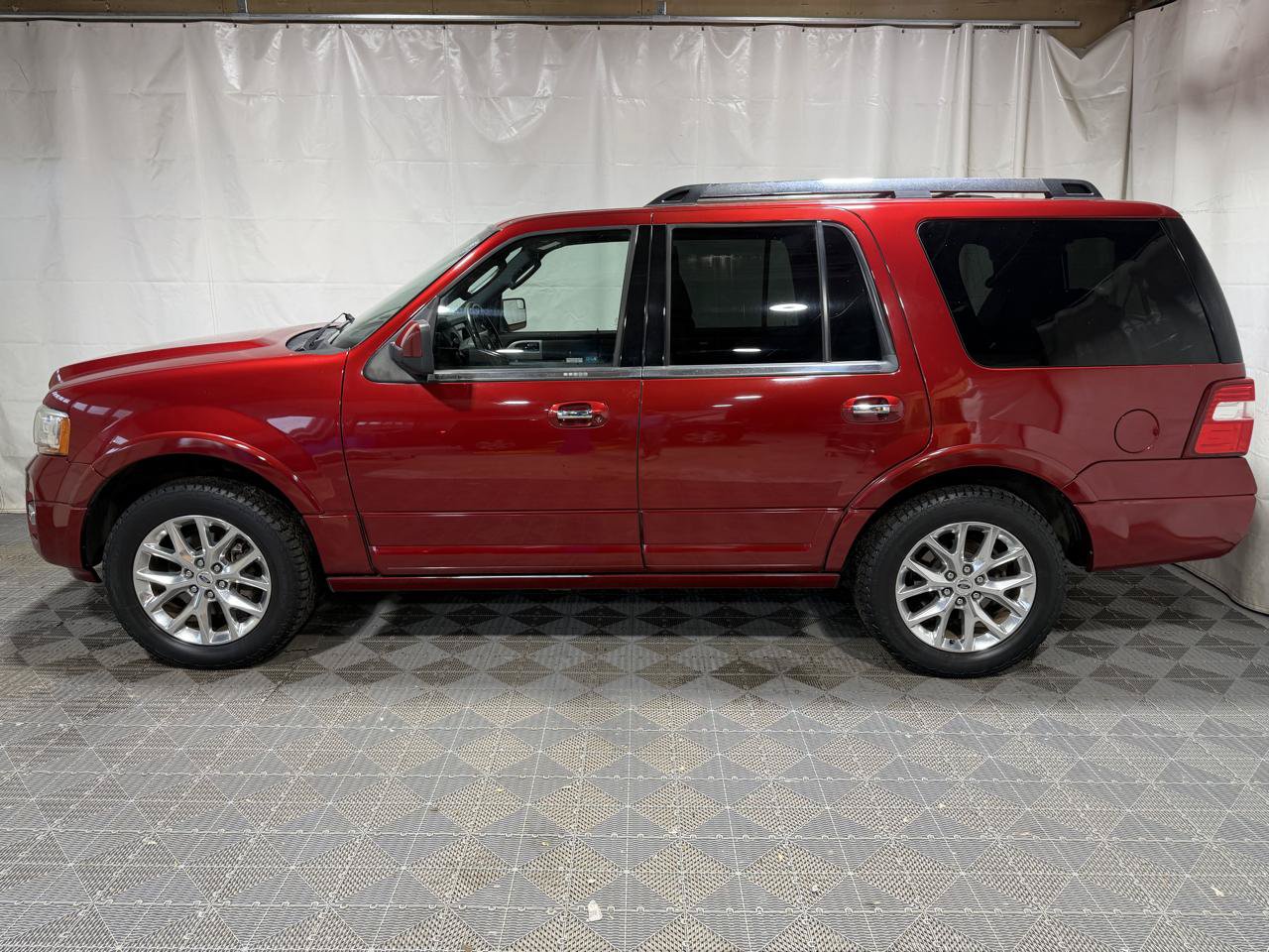 Used 2017 Ford Expedition Limited w/ Equipment Group 301A AWD/4WD image 5
