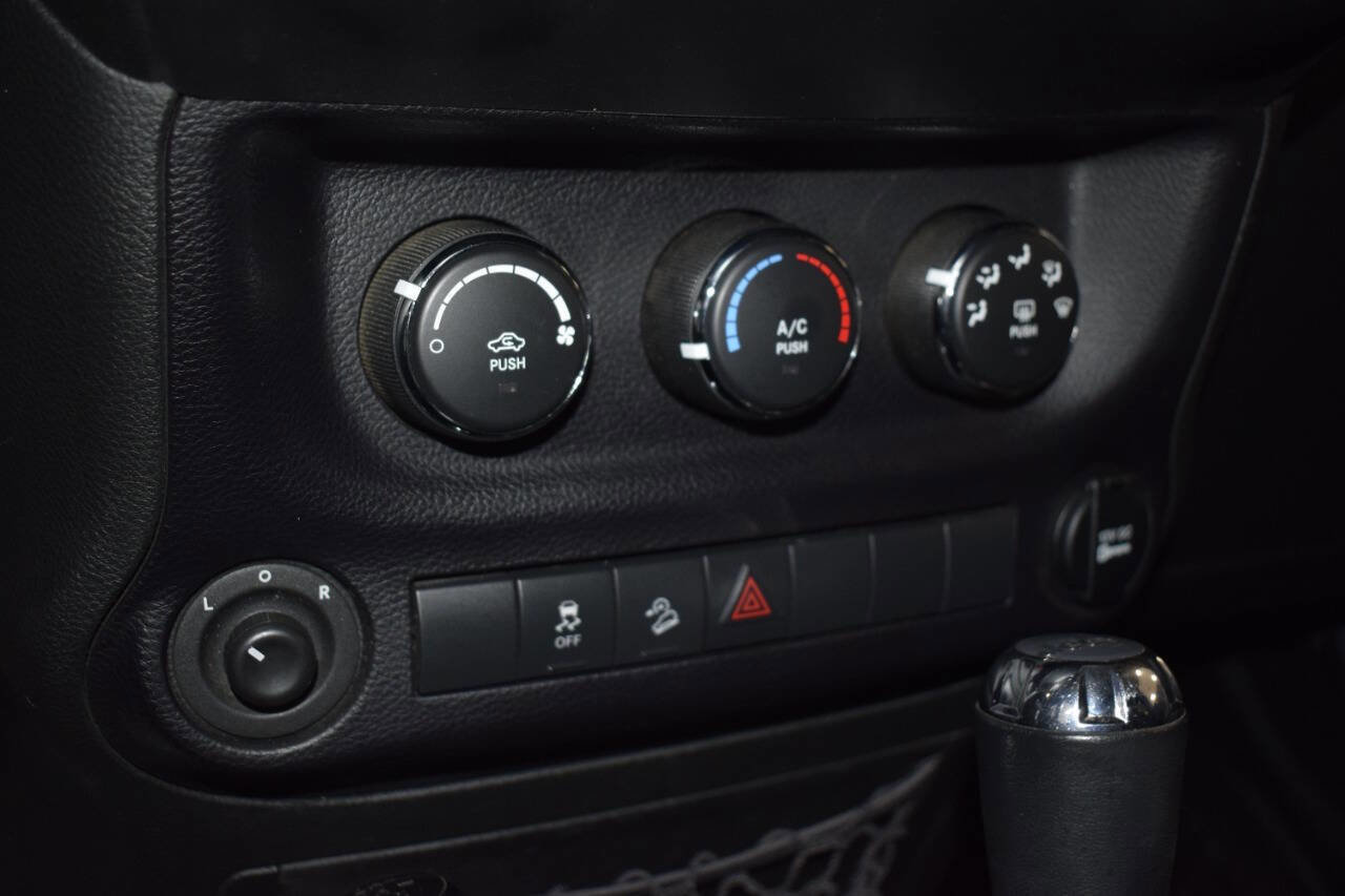 Used 2015 Jeep Wrangler Unlimited Sport w/ Quick Order Package 24S image 28
