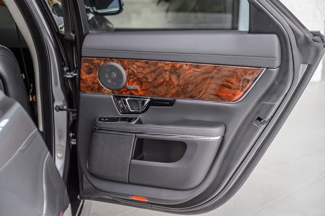 Used 2018 Jaguar XJ R-Sport RWD image 53