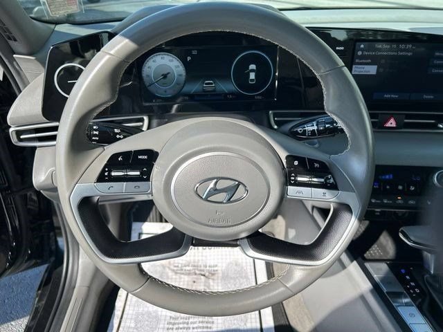 Used 2022 Hyundai Elantra SEL w/ Convenience + Premium Package FWD image 16