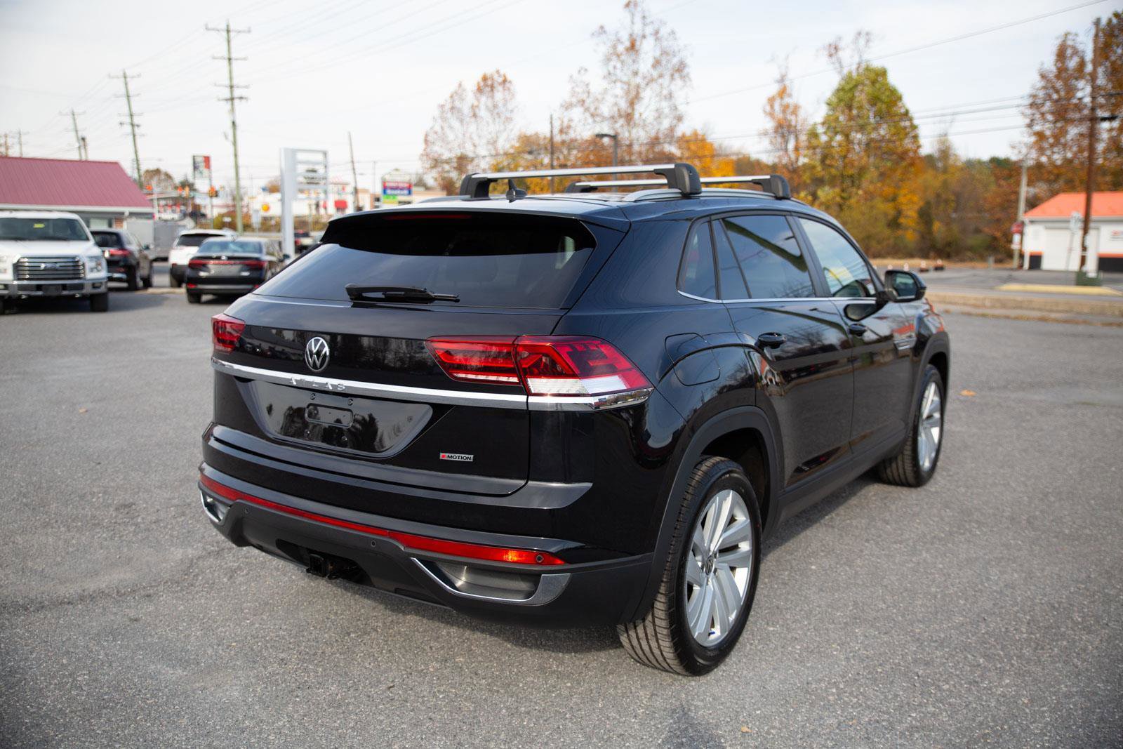 Used 2022 Volkswagen Atlas Cross Sport SE image 3