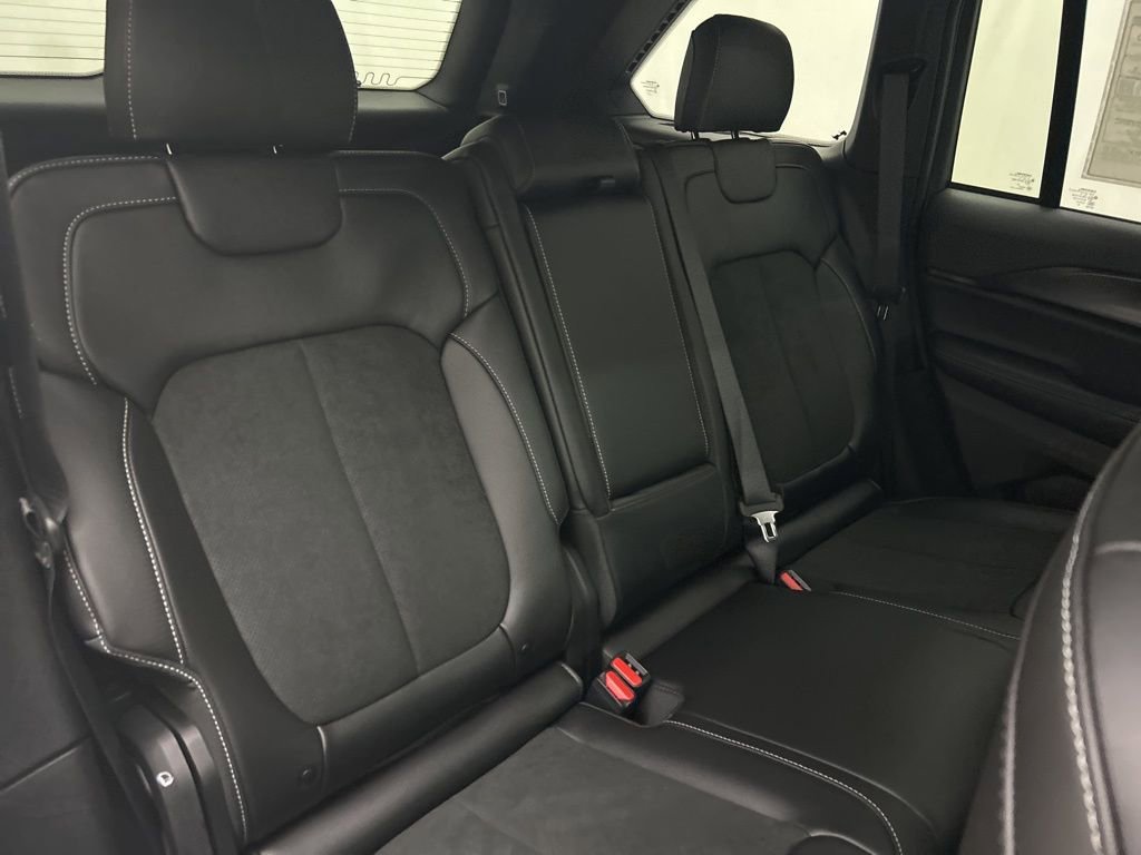 New 2025 Jeep Grand Cherokee Altitude image 28