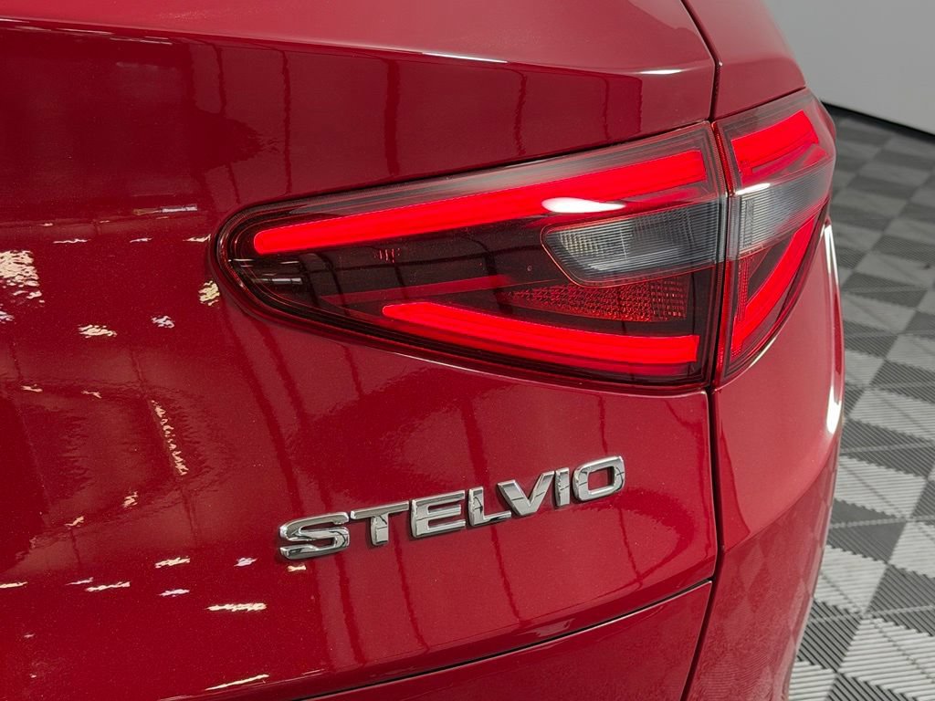Used 2023 Alfa Romeo Stelvio Ti AWD/4WD image 12