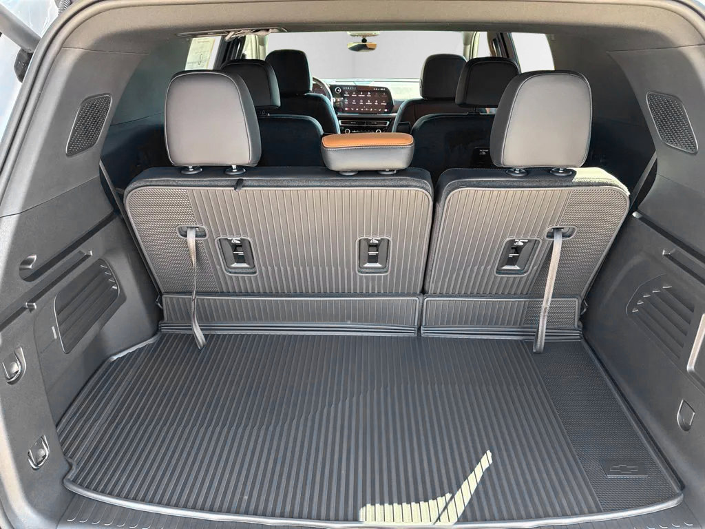 New 2027 Chevrolet Traverse Z71 w/ Enhanced Driving Package AWD/4WD image 9