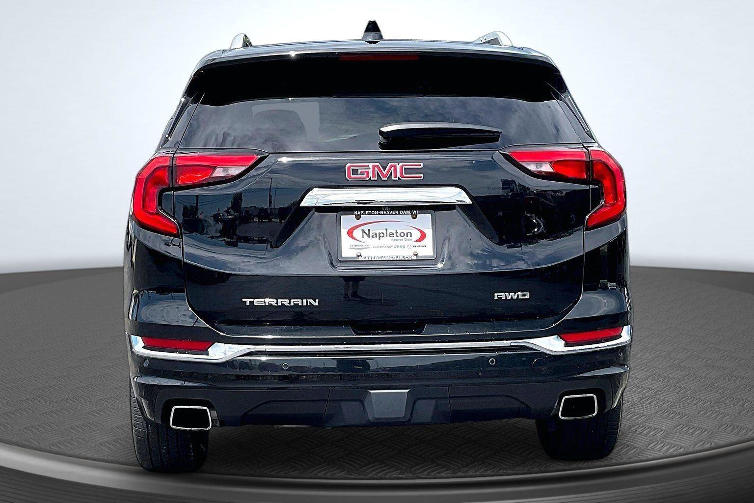 Used 2018 GMC Terrain Denali w/ Driver Alert Package II AWD/4WD image 4