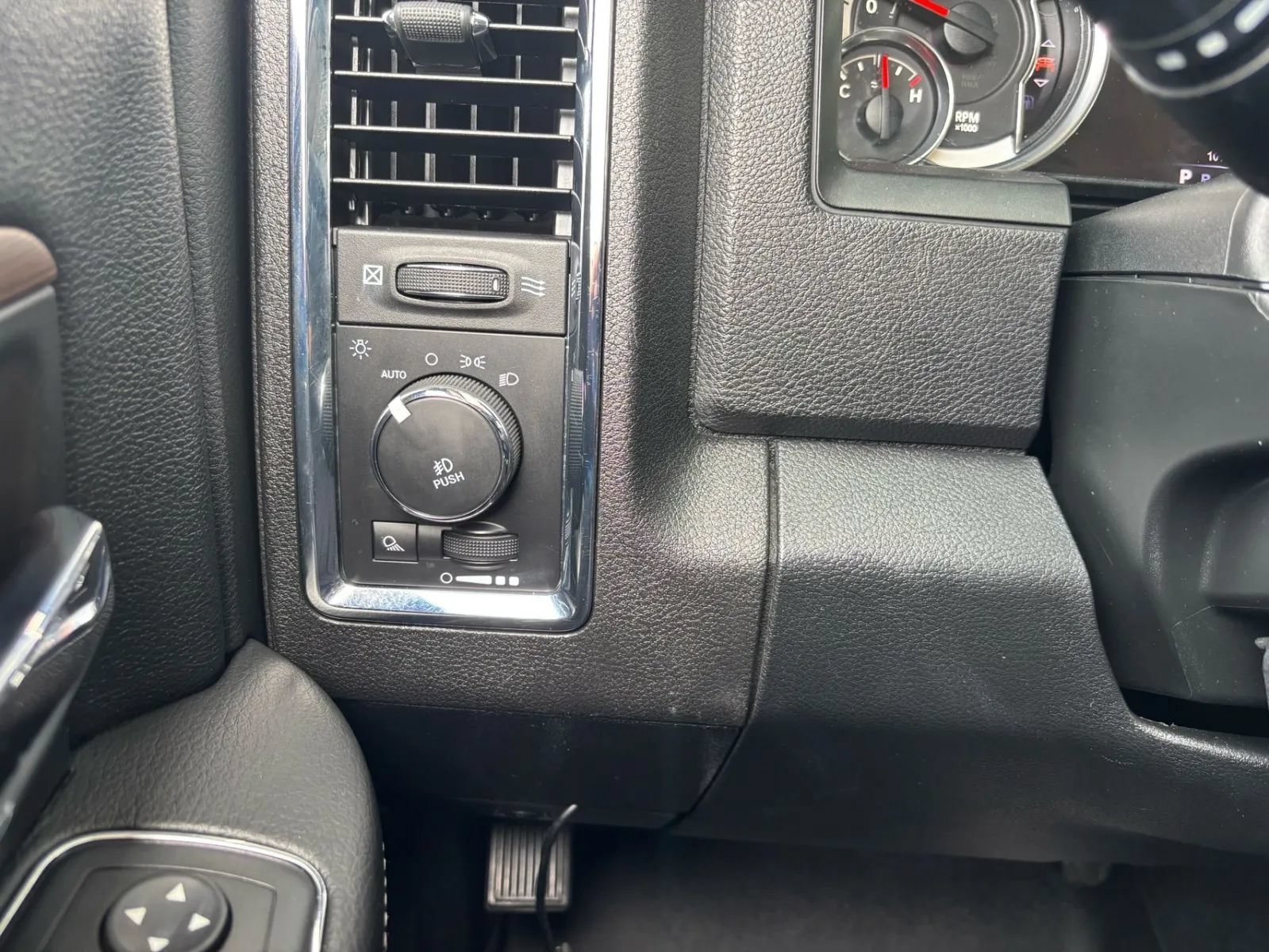 Used 2017 RAM 2500 Laramie w/ Off Road Package AWD/4WD image 29