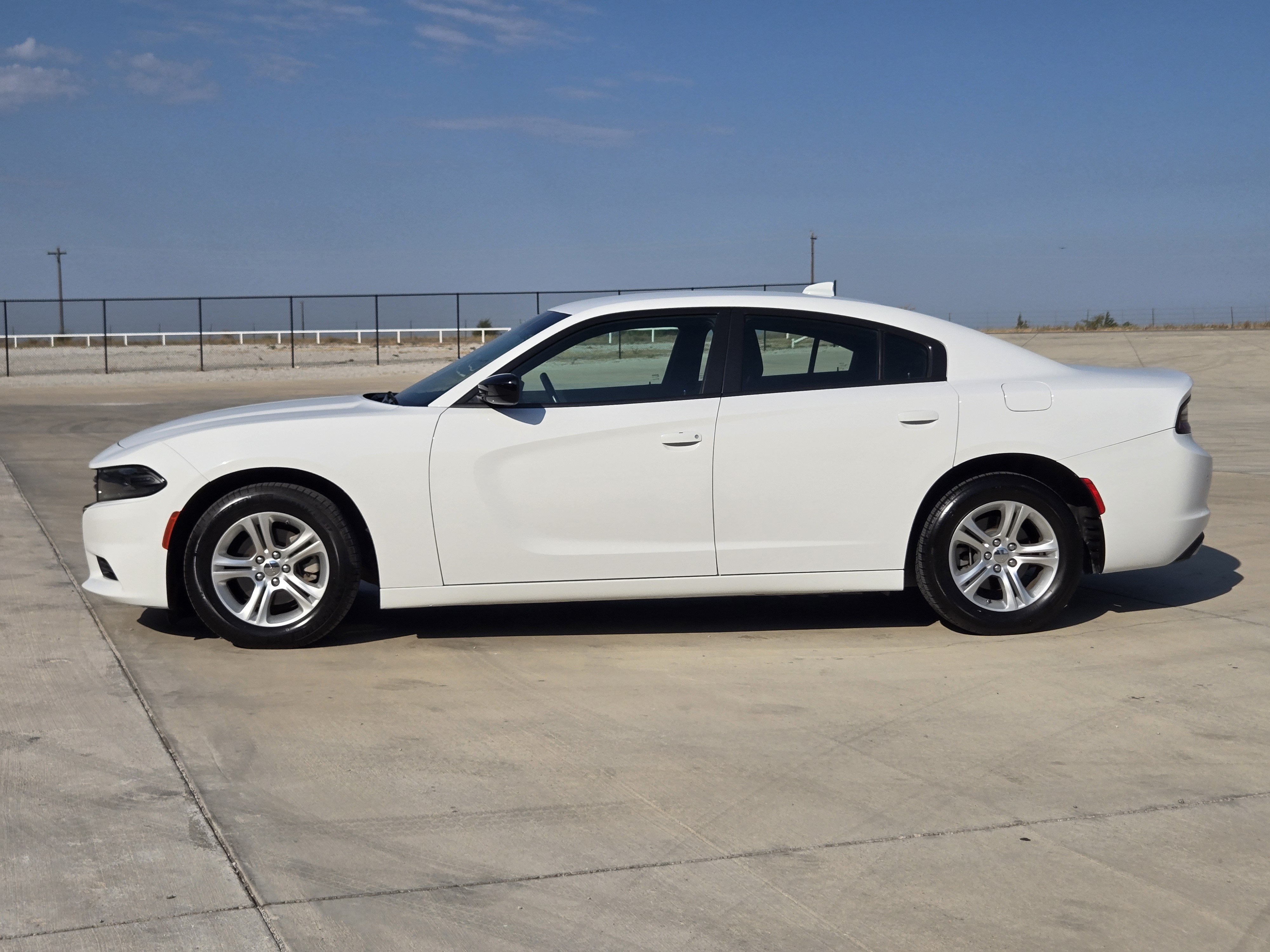 Used 2023 Dodge Charger SXT RWD image 5