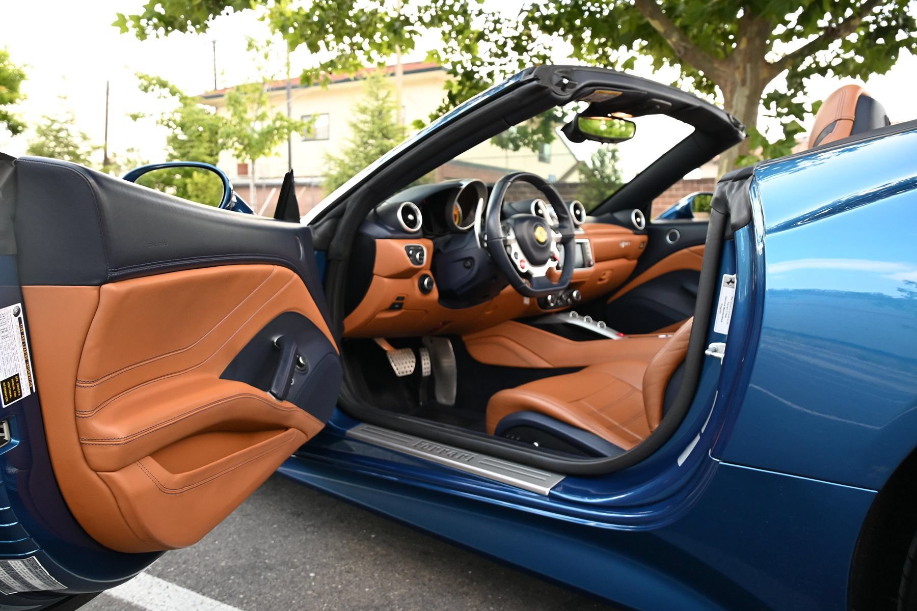 Used 2015 Ferrari California T RWD image 55