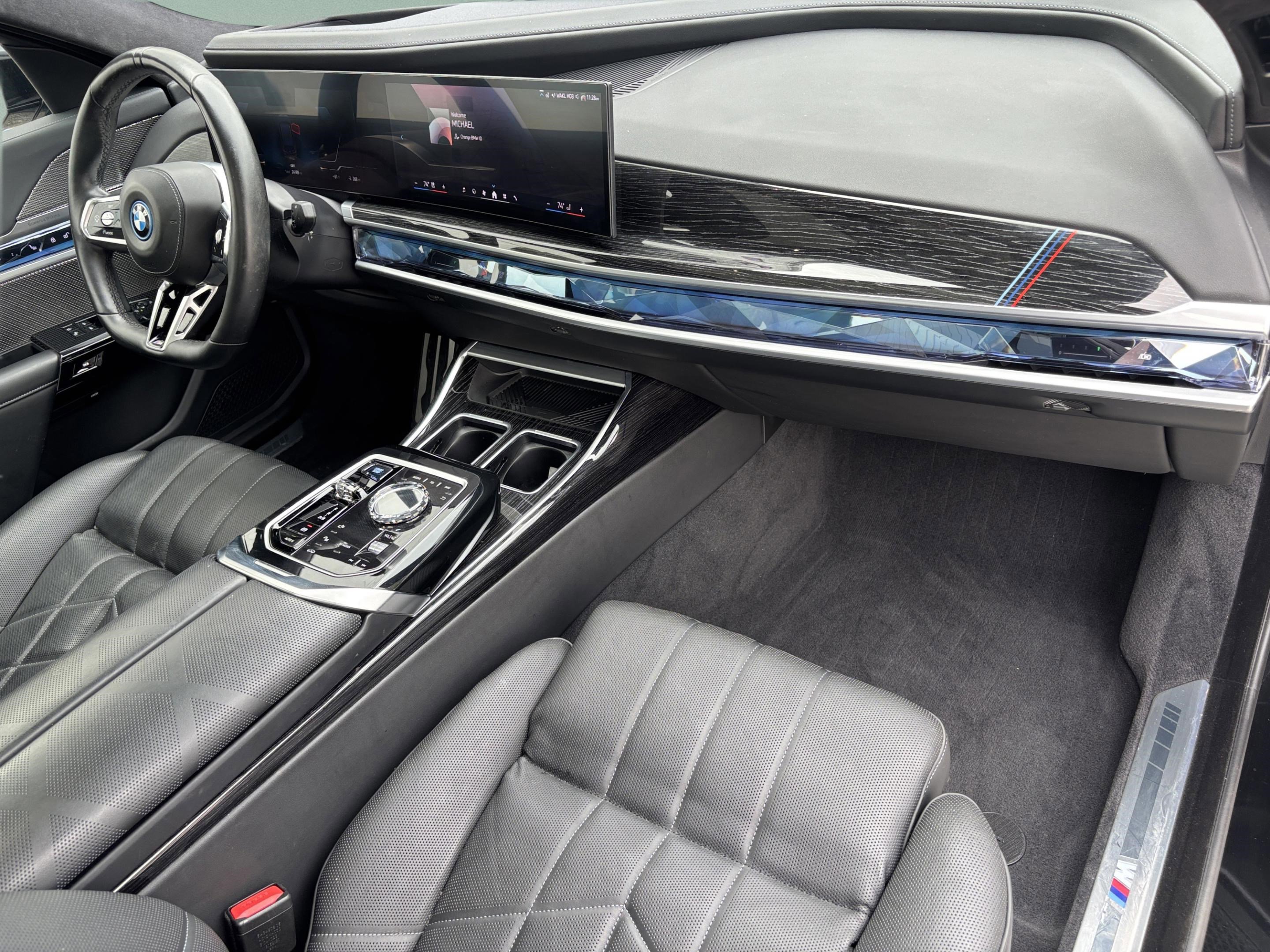 Used 2024 BMW i7 xDrive60 w/ Executive Package image 21