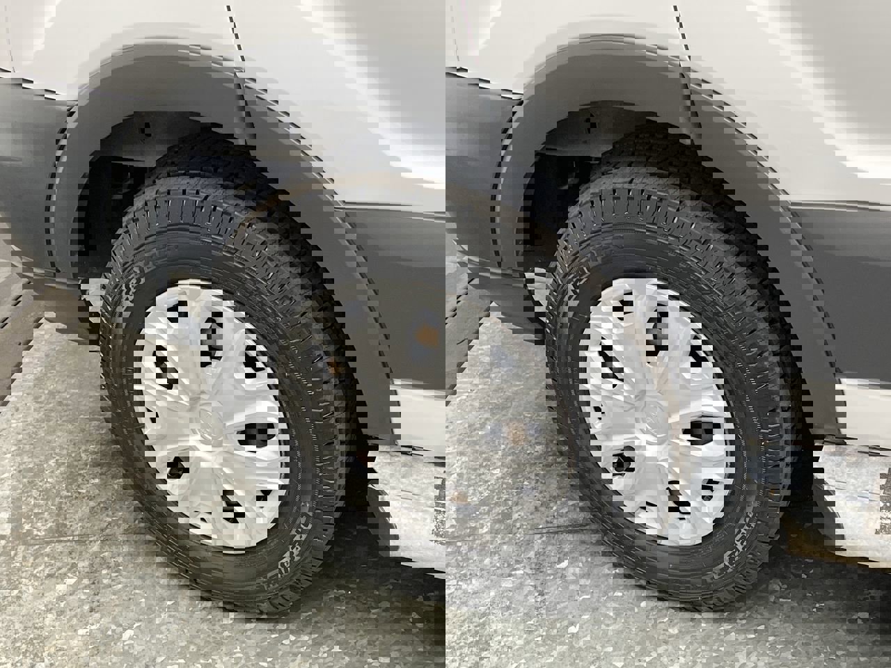 Used 2016 Ford Transit 250 130 Low Roof w/ Exterior Upgrade Package image 22