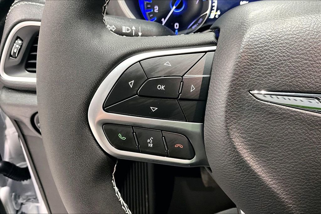 New 2026 Chrysler Pacifica Select FWD image 12