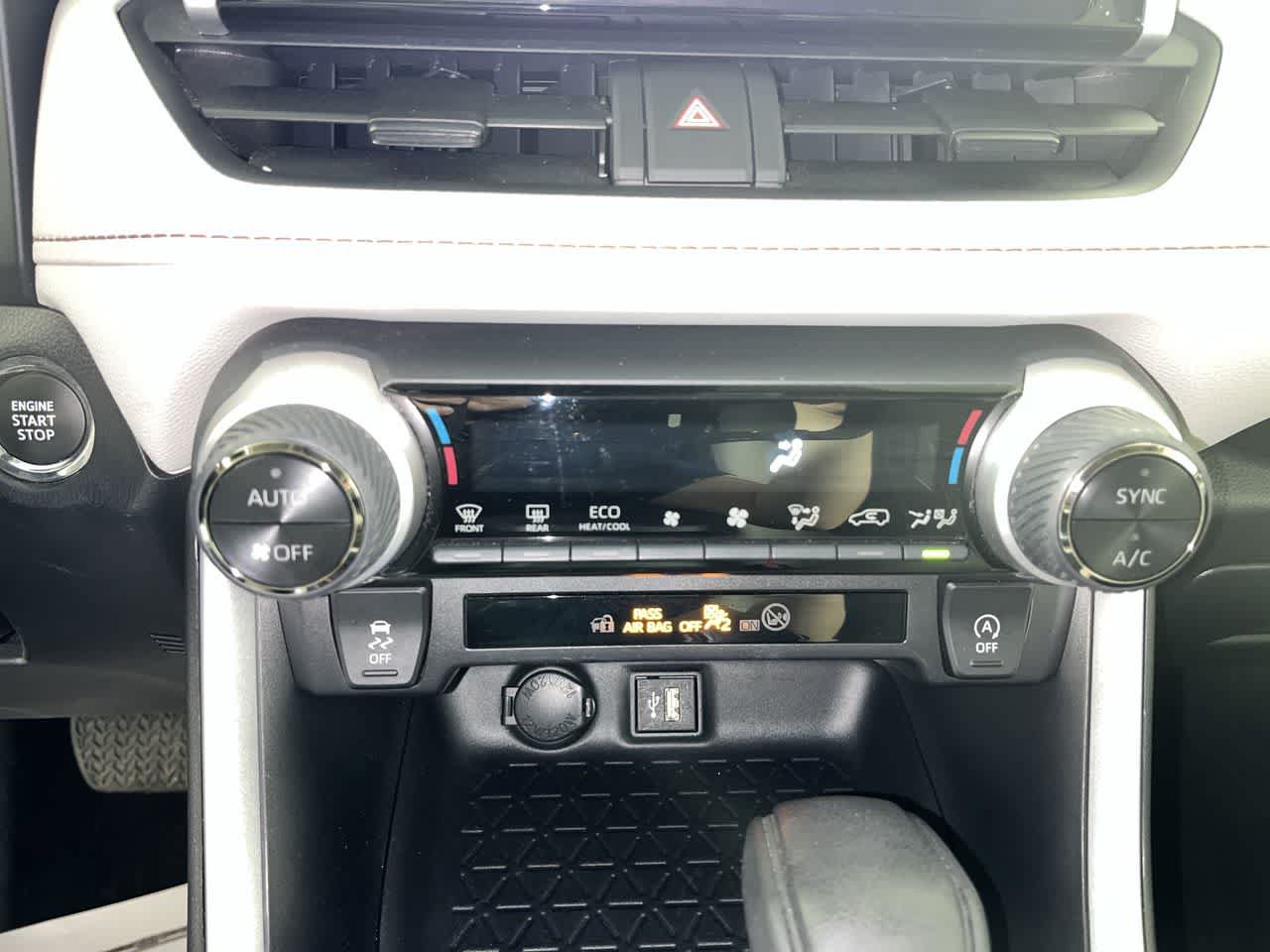 Used 2025 Toyota RAV4 XLE FWD image 20