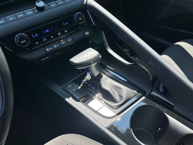 Used 2025 Hyundai Elantra SEL FWD image 14