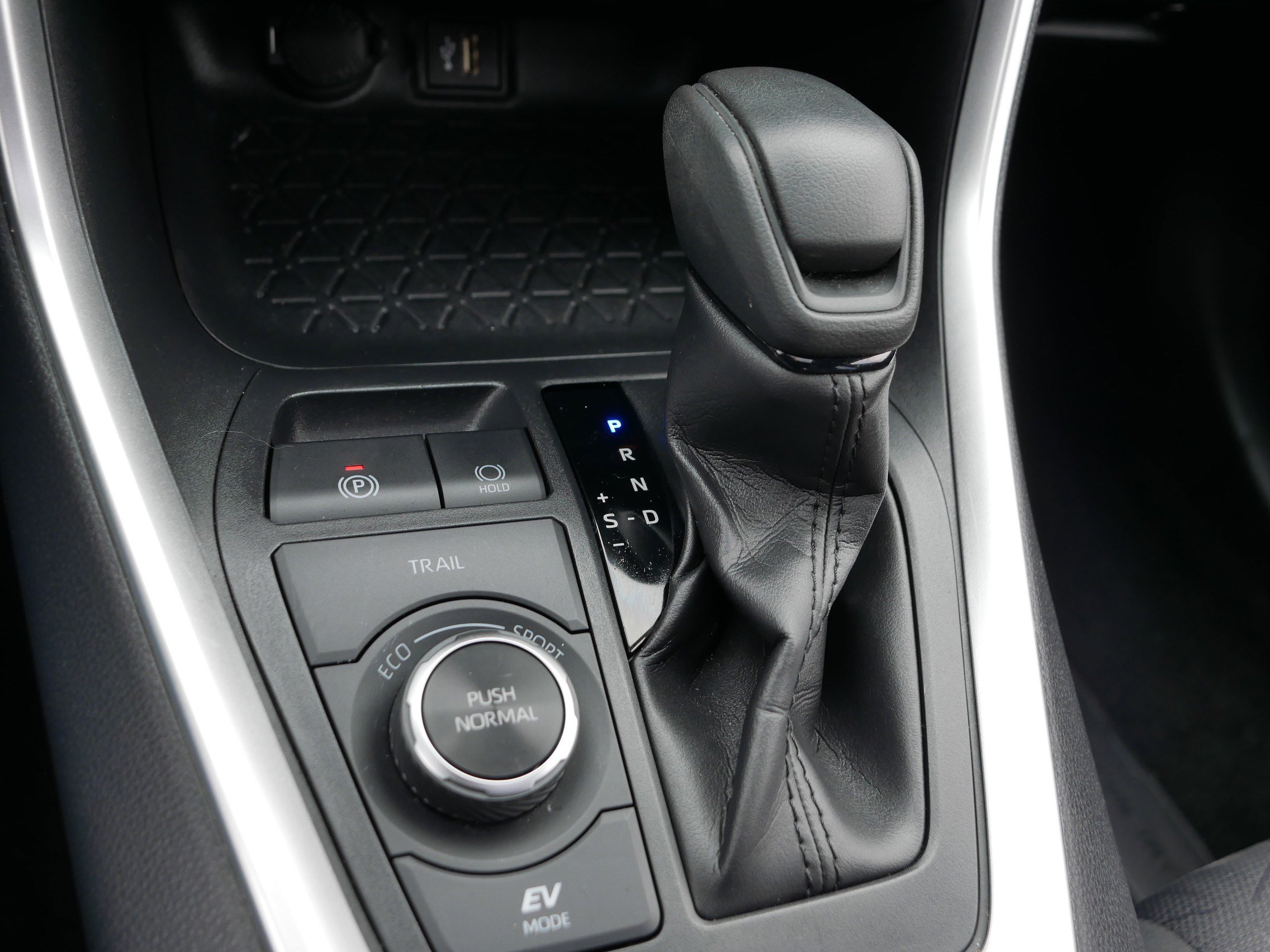 Used 2023 Toyota RAV4 XLE w/ Convenience Package image 24