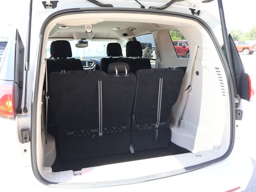 Used 2023 Chrysler Voyager LX FWD image 15