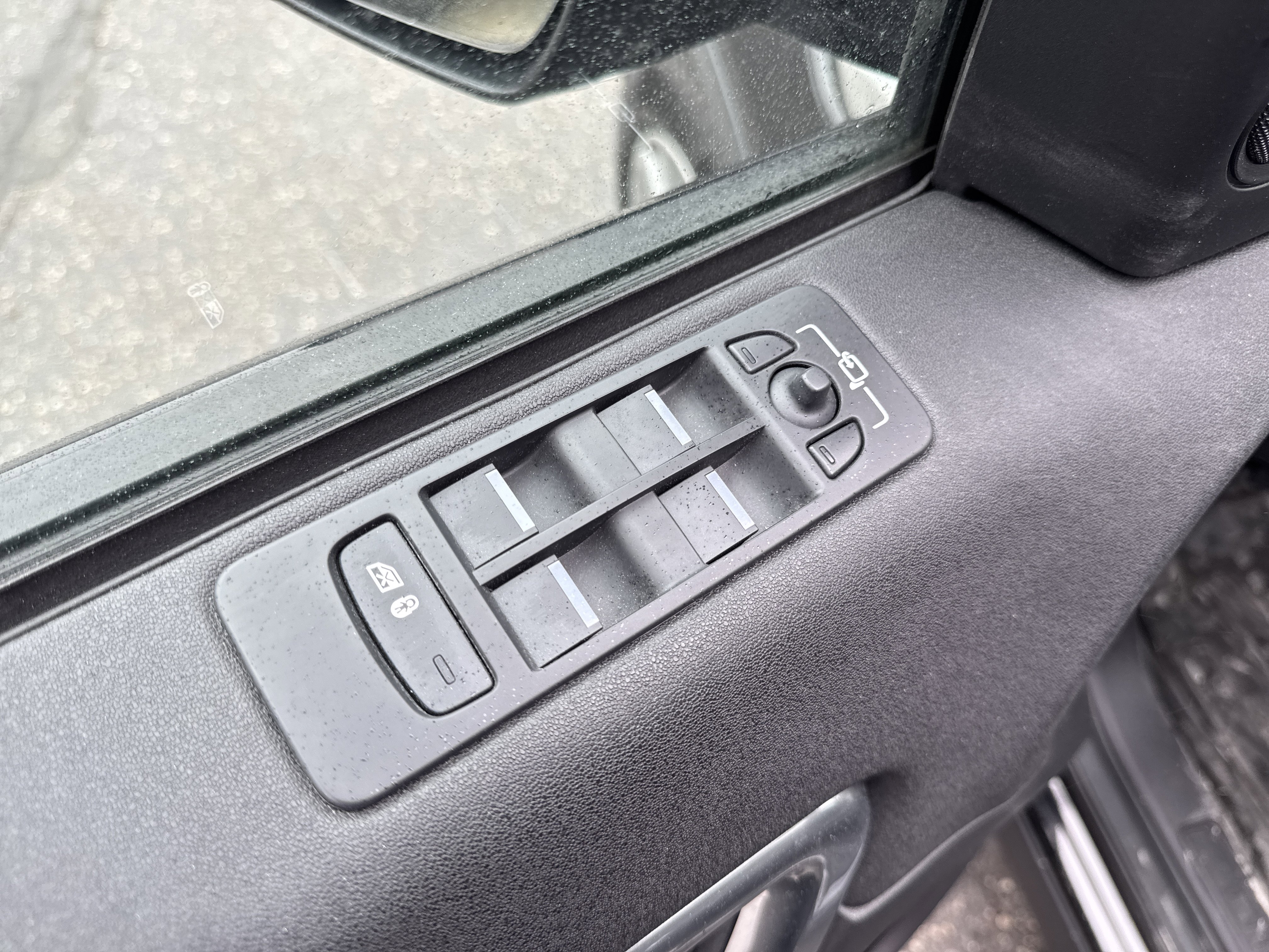 Used 2019 Land Rover Discovery Sport HSE AWD/4WD image 19