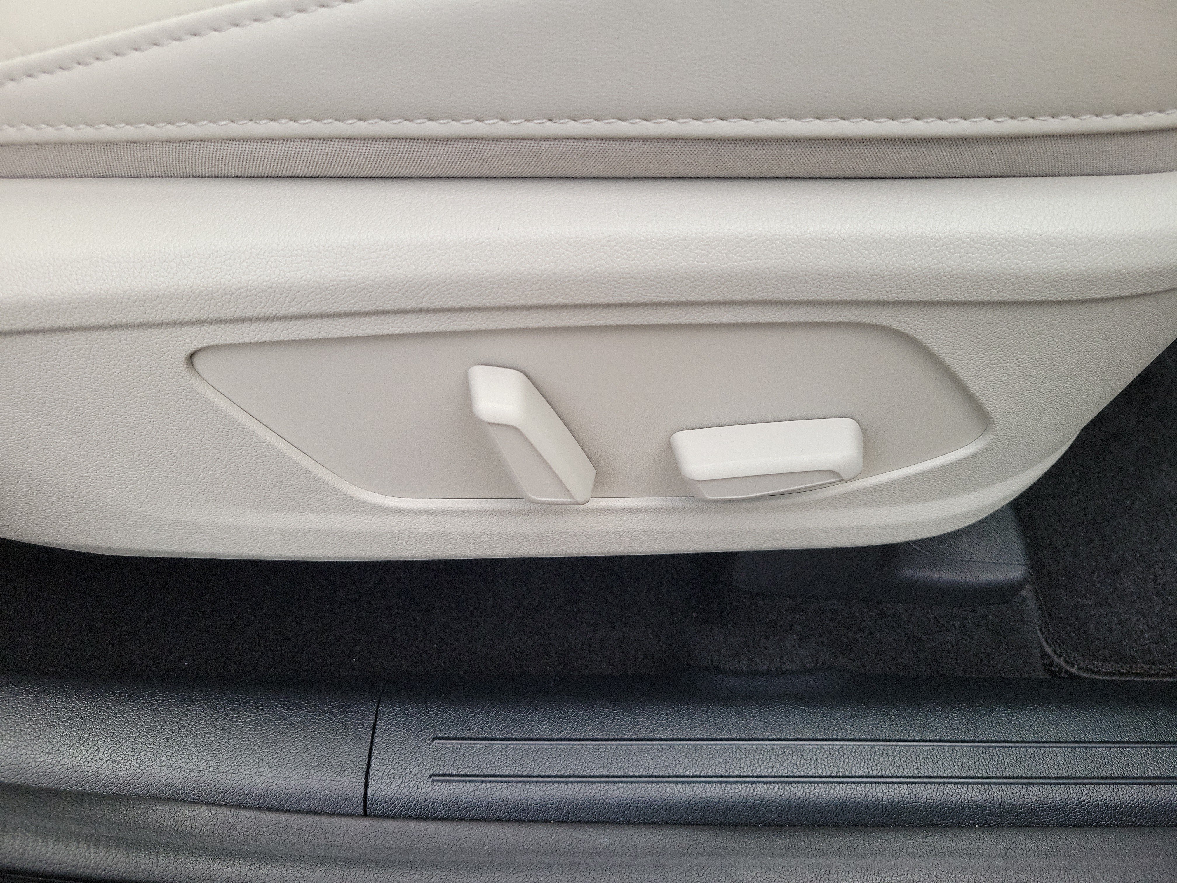 Certified 2025 Kia Sorento EX FWD image 9