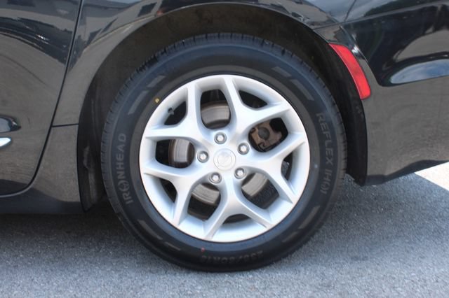 Used 2018 Chrysler Pacifica Touring-L Plus w/ Tire & Wheel Group FWD image 36