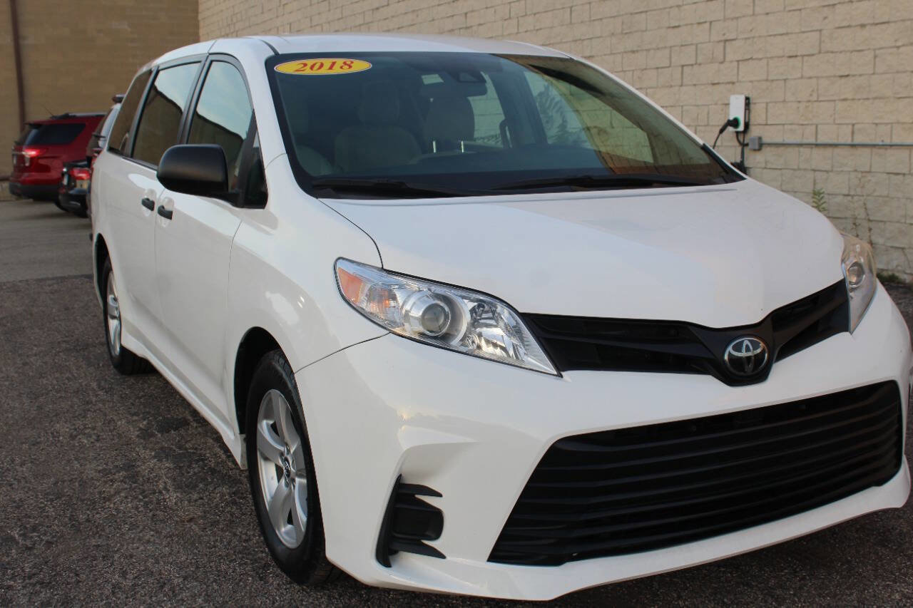 Used 2018 Toyota Sienna L image 7