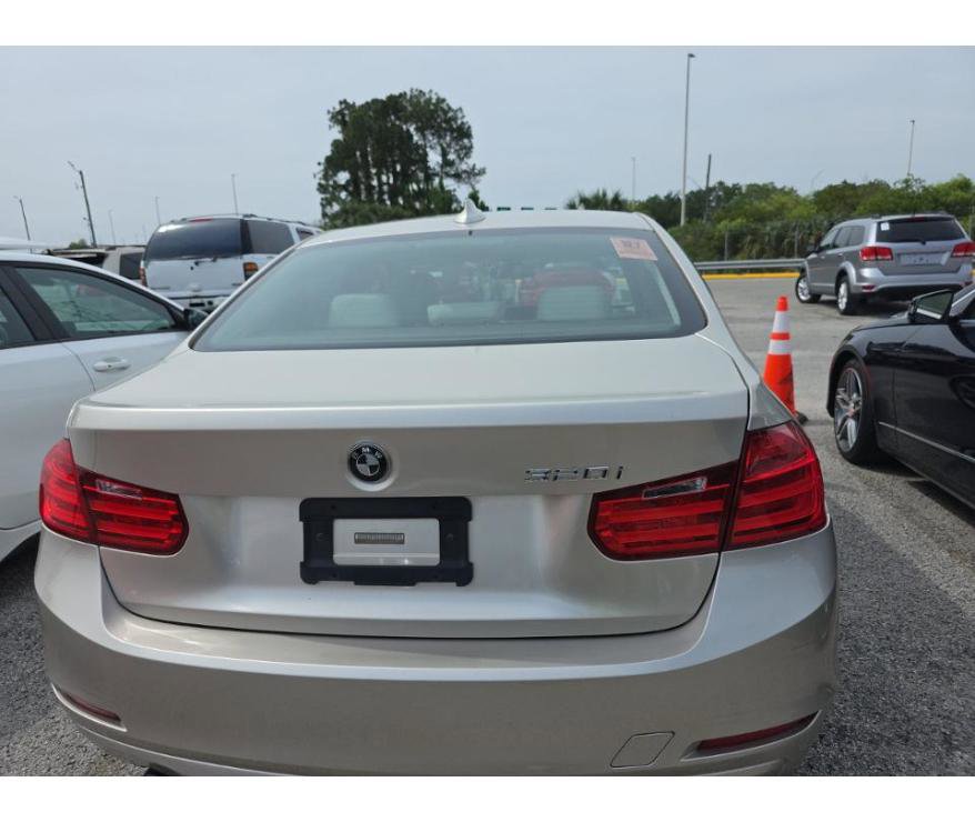 Used 2015 BMW 320i Sedan RWD image 5