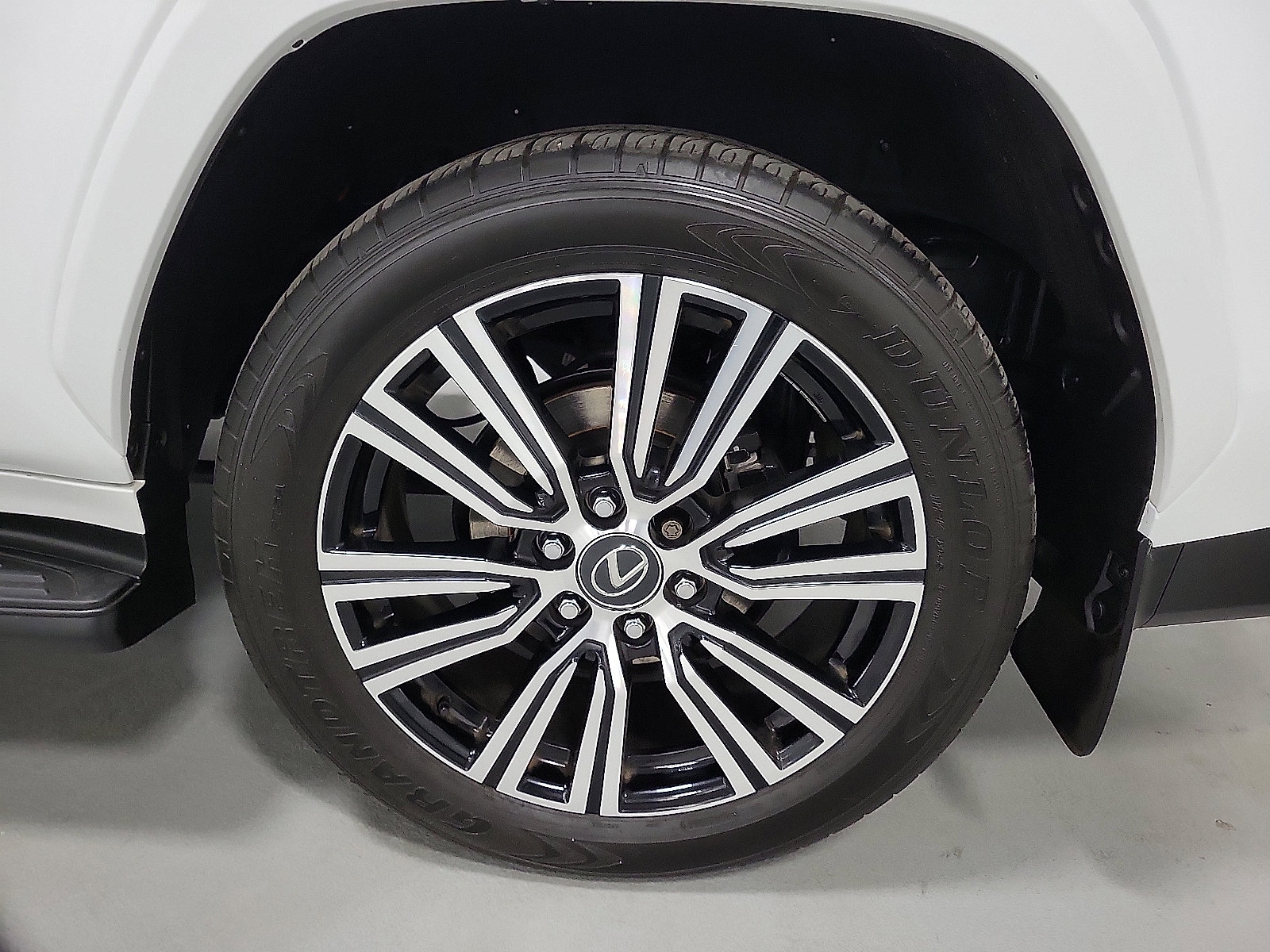 Used 2024 Lexus LX 600 4WD w/ Appearance Package image 8