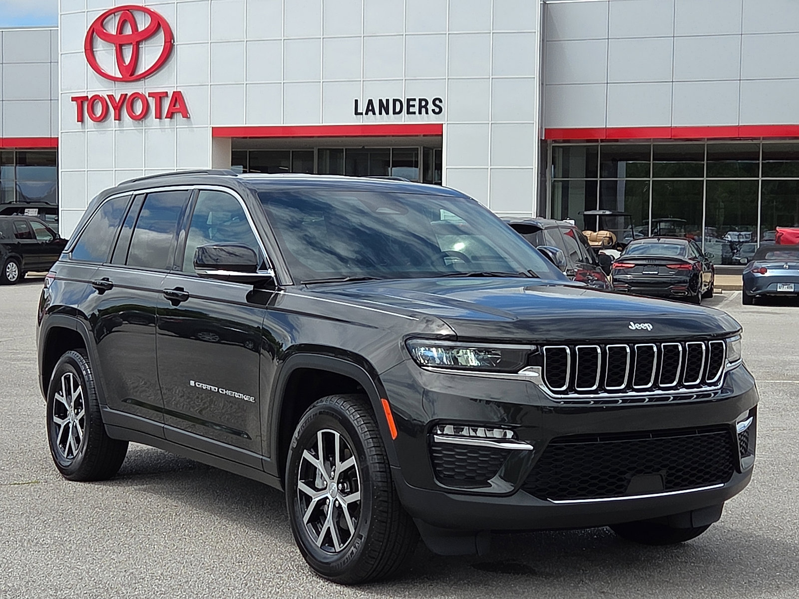 Used 2024 Jeep Grand Cherokee Limited AWD/4WD image 1